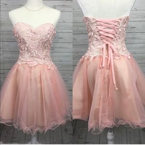 PRETTY IN PINK! 💐💕💖 Strapless lace up dress